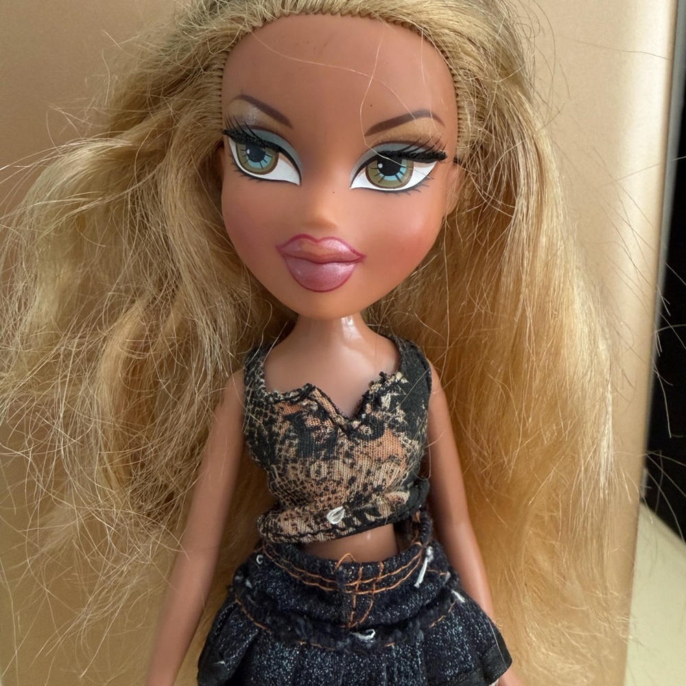 Bratz 2005 wild Wild West country Doll with Black Tan Outfit and cowboy boots - Picture 2 of 7
